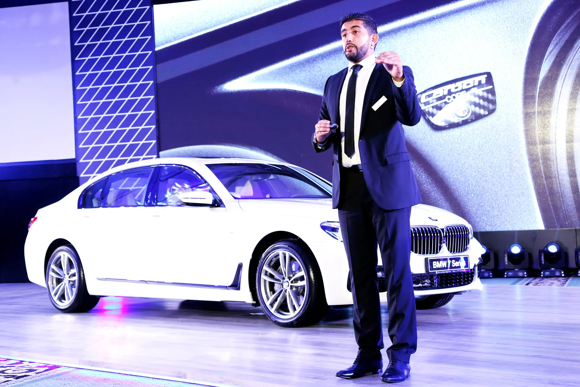 Mobile Product Genius – BMW 7er buehnen vortrag launch