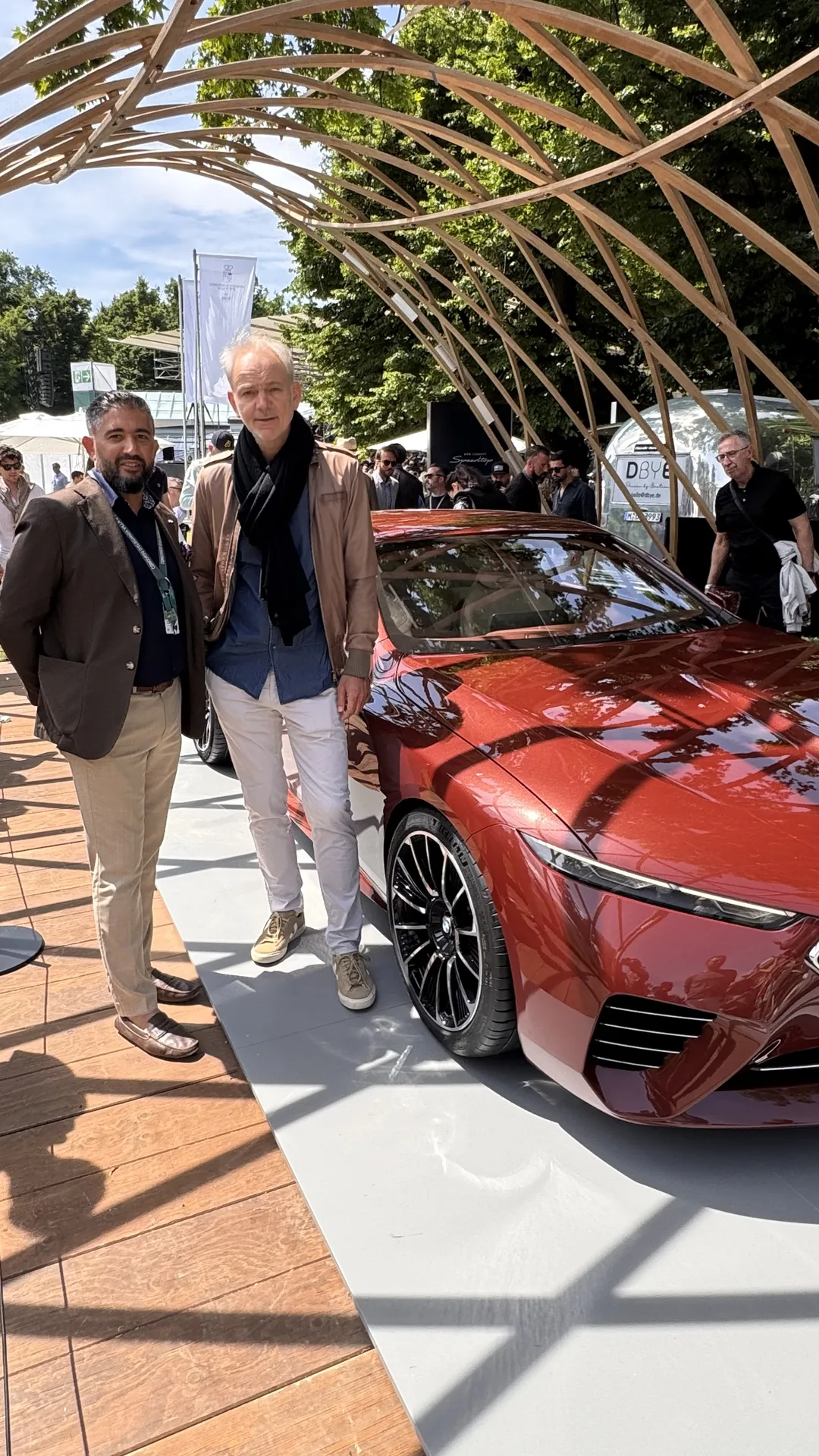 Mobile Product Genius – BMW concept rotes showcar pavillon