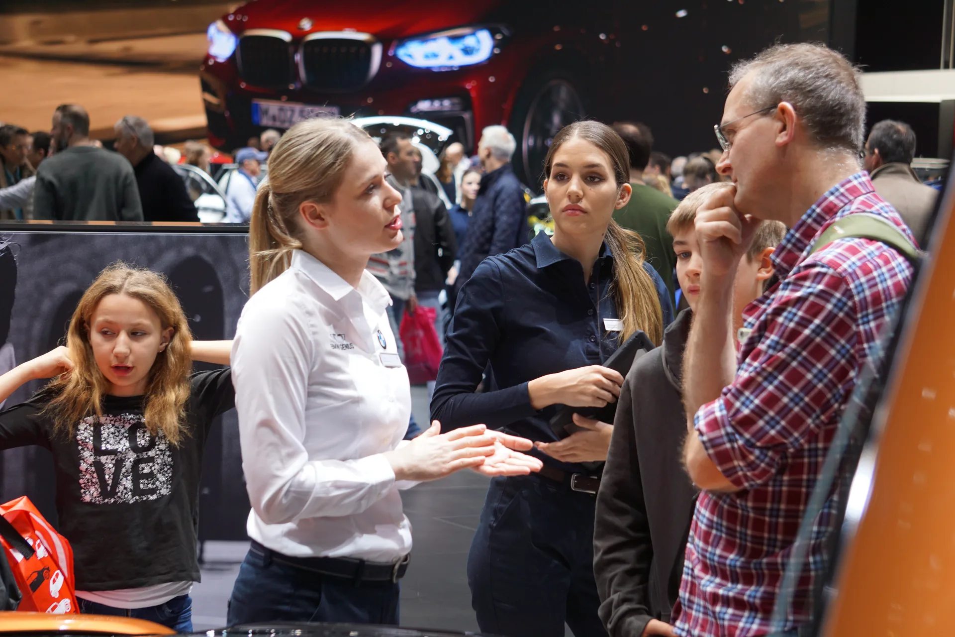 Mobile Product Genius – BMW genius beratung familie messestand