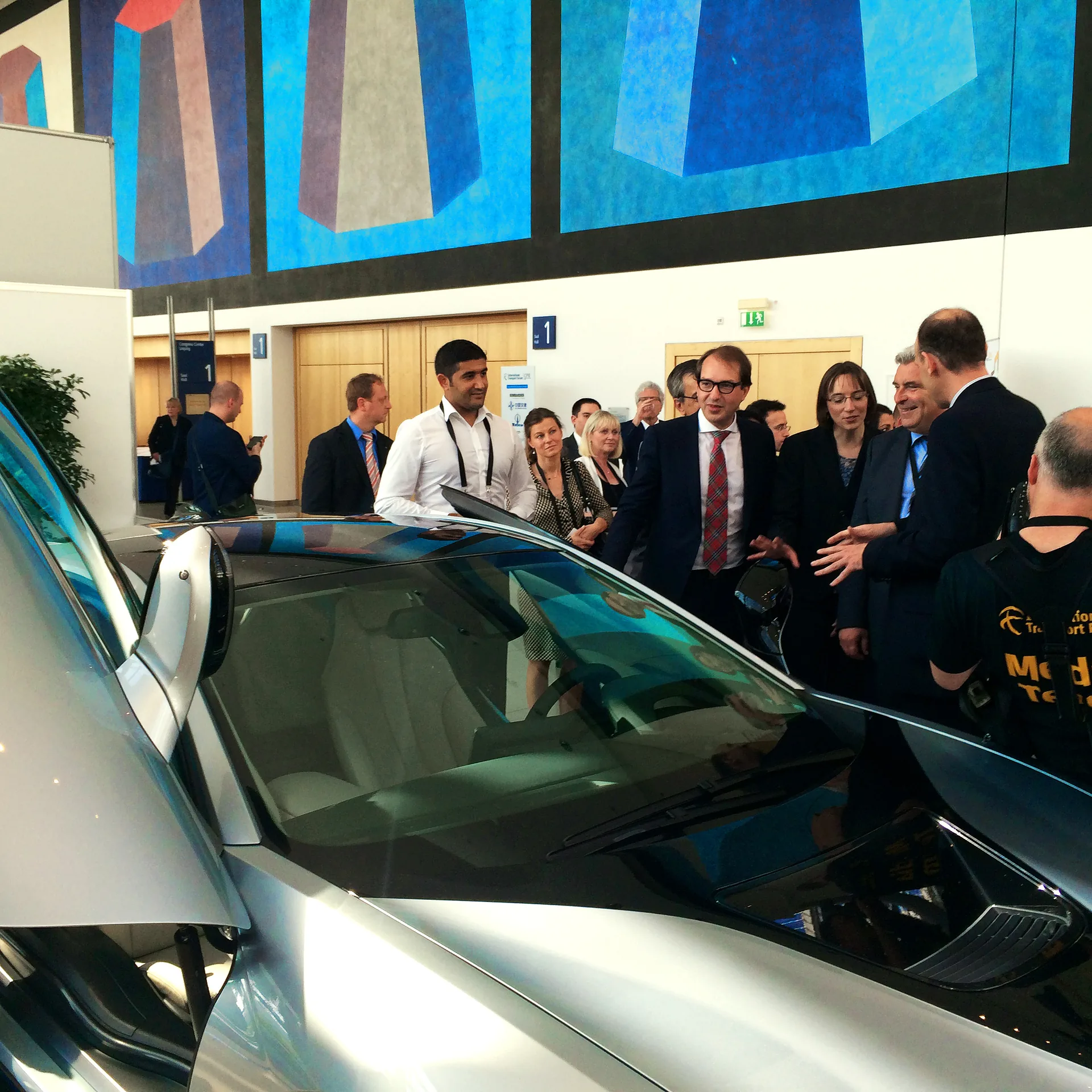 Mobile Product Genius – BMW i8 vorstellung gaeste halle