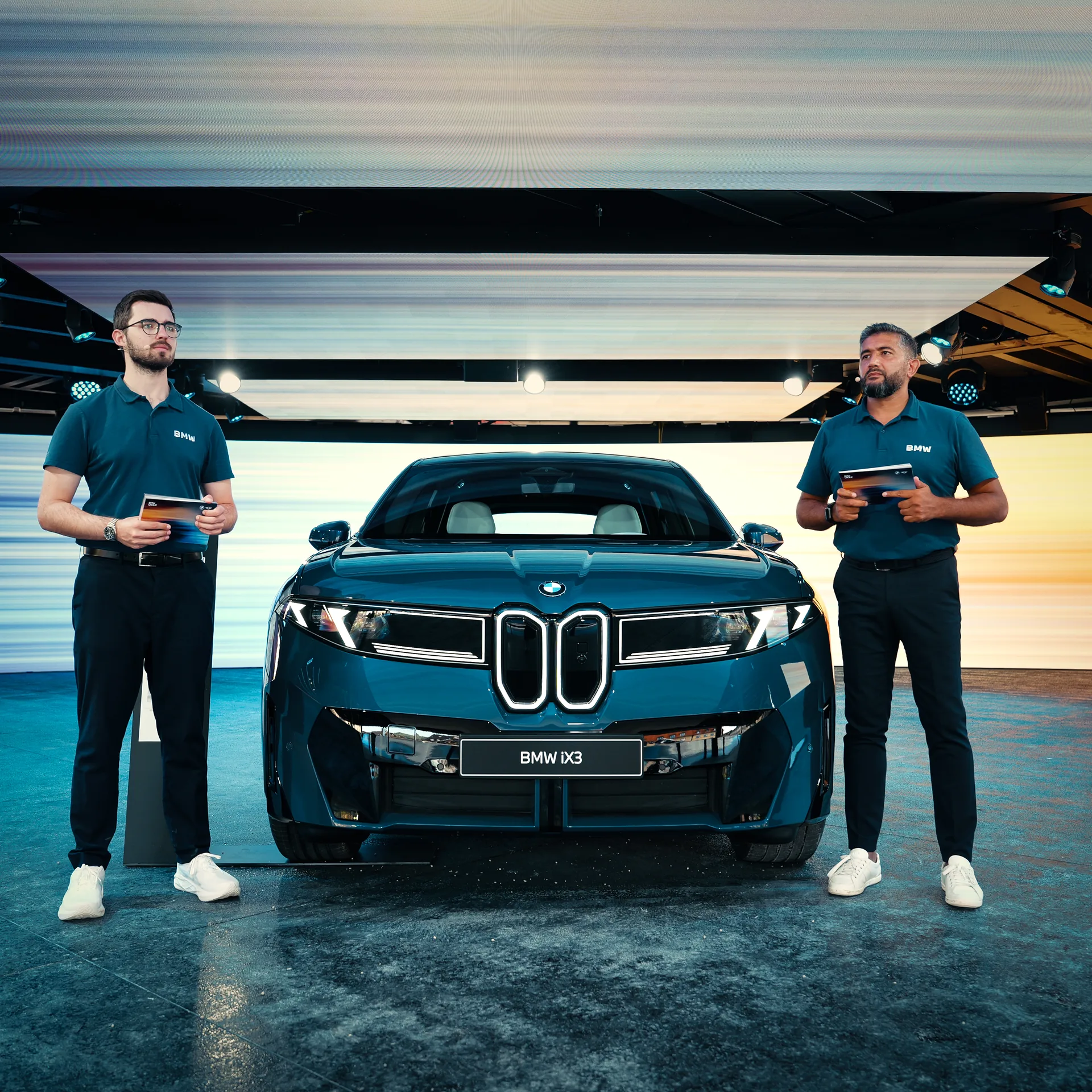Mobile Product Genius – BMW ix3 praesentation frontansicht