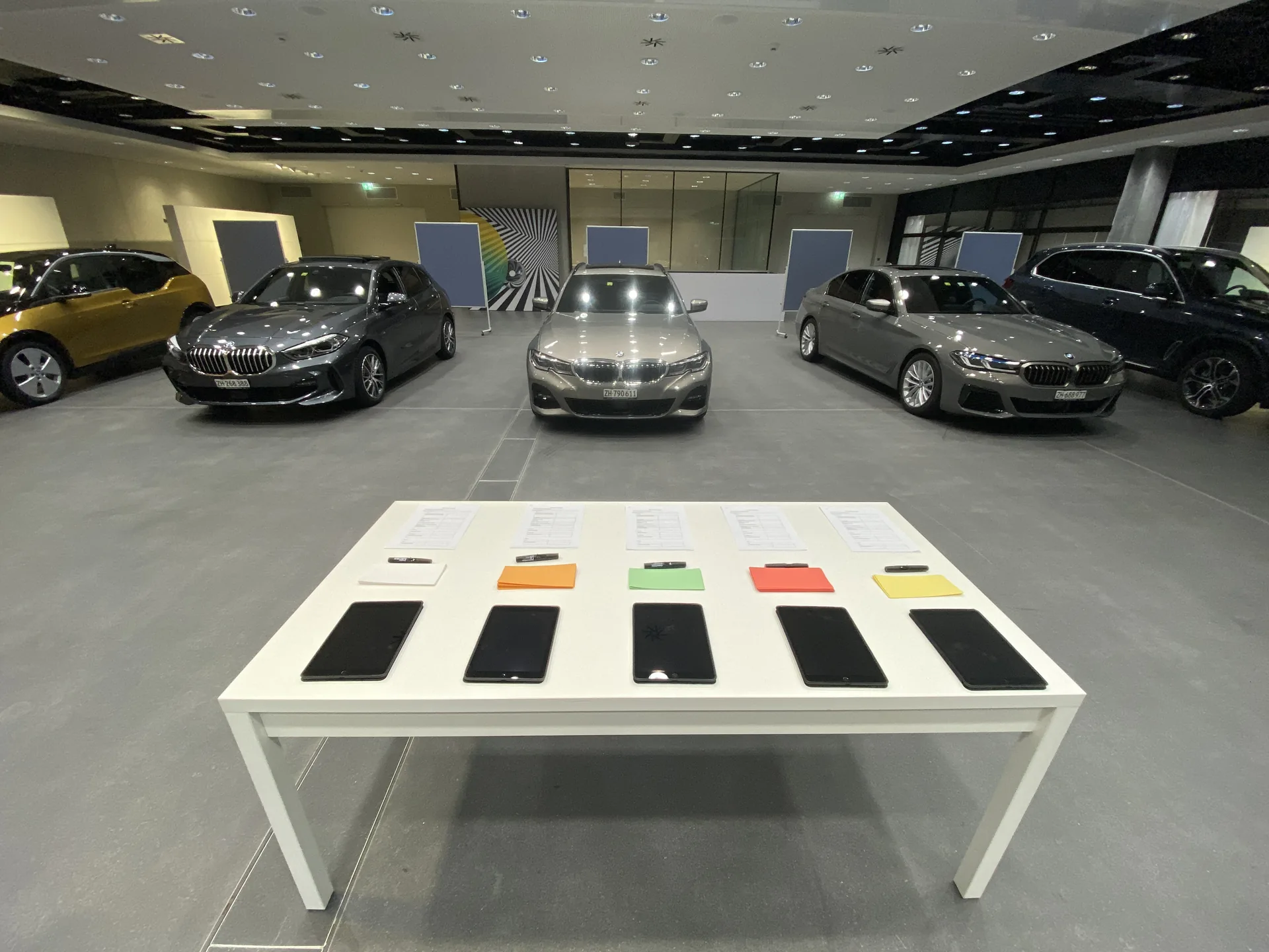 Mobile Product Genius – BMW fahrzeuge showroom smartphones