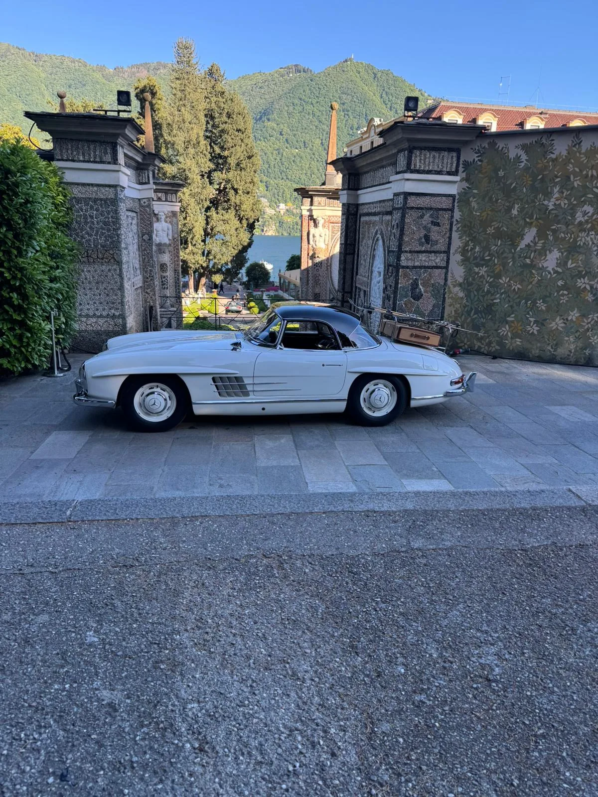 Mobile Product Genius – Mercedes 300sl roadster villa deste