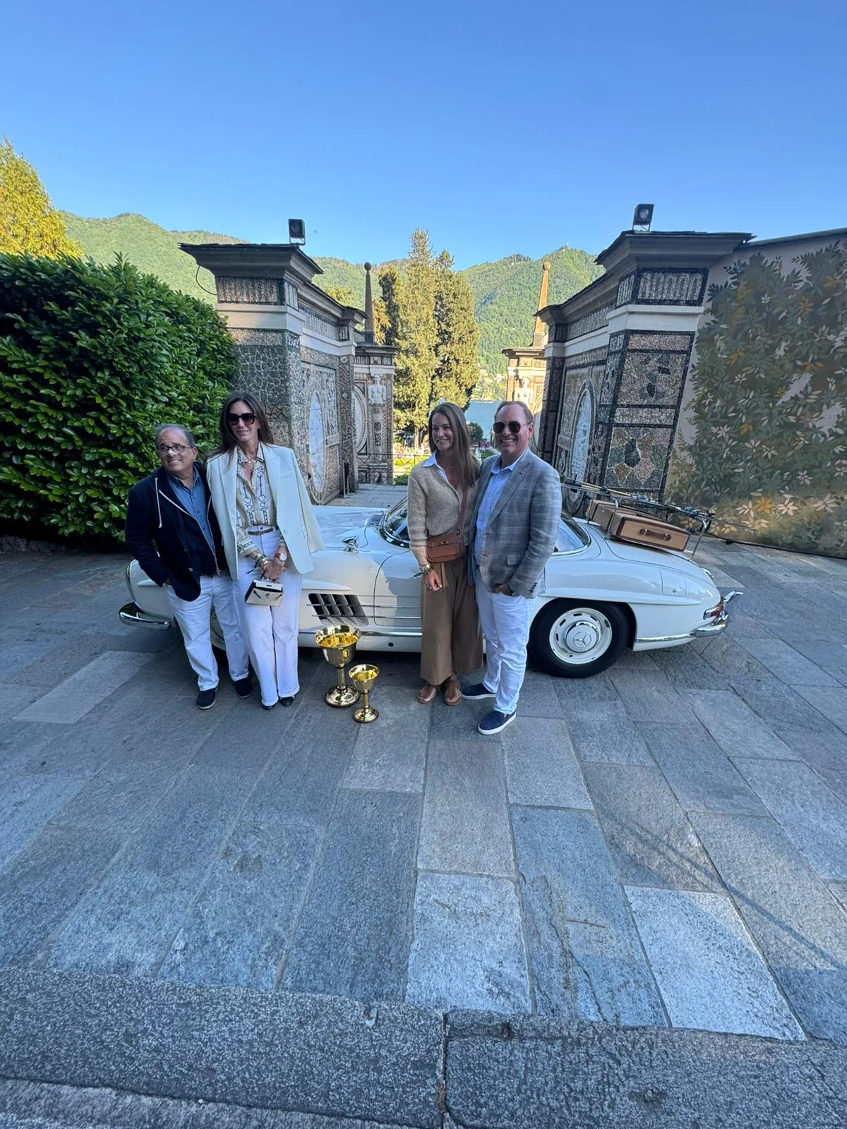 Mobile Product Genius – Mercedes 300sl villa deste team
